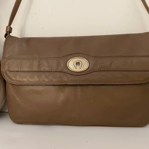 Etienne Aigner tan leather oversized clutch/shoulder bag ~ Vintage 60's Lovers